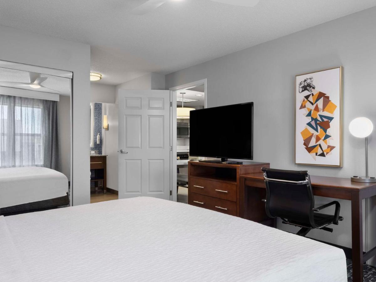 One-Bedroom Queen Suite Two Queen Beds Non-Smoking,1499386402:JPEG