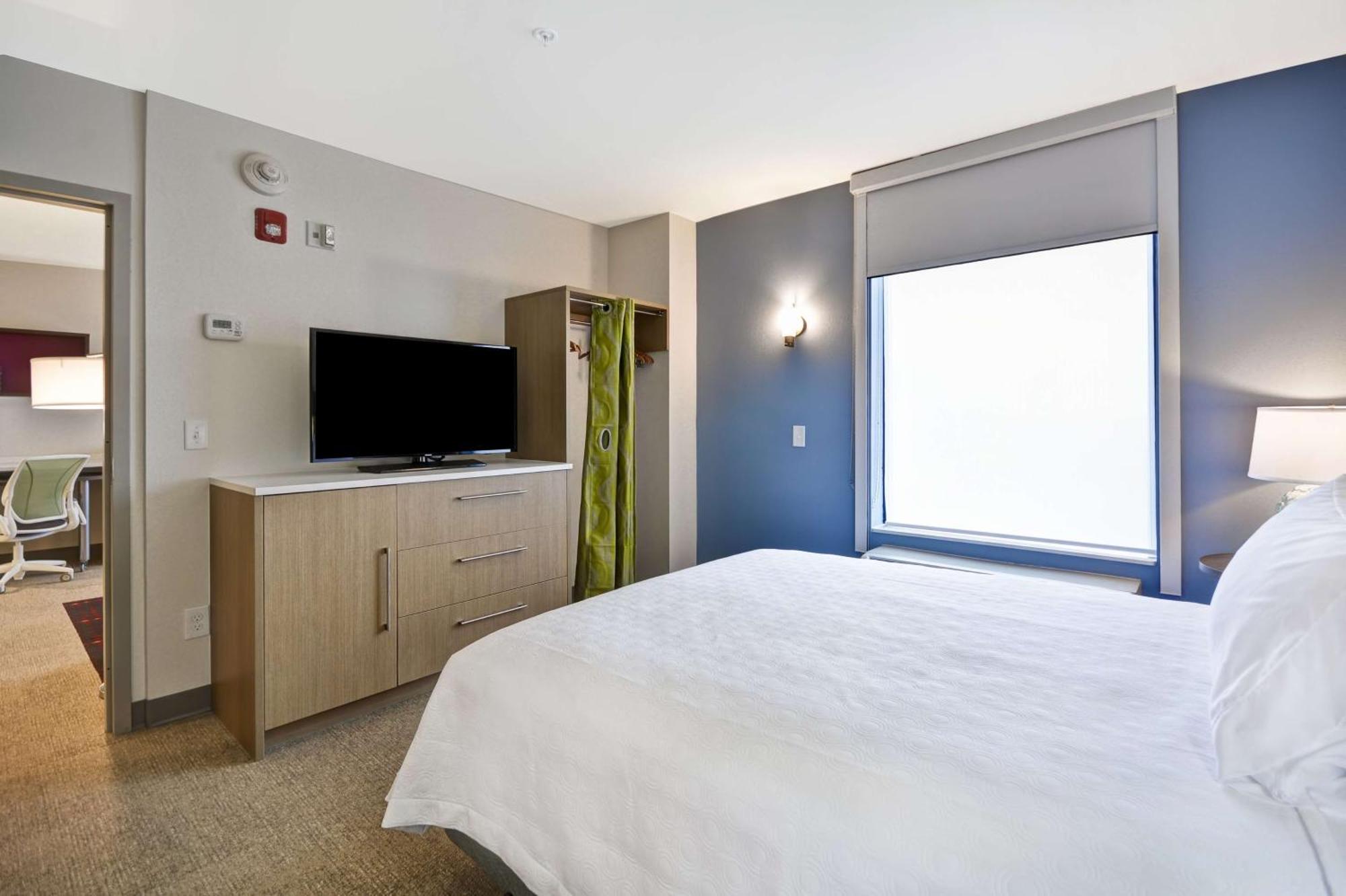One-Bedroom King Suite - Non-Smoking
