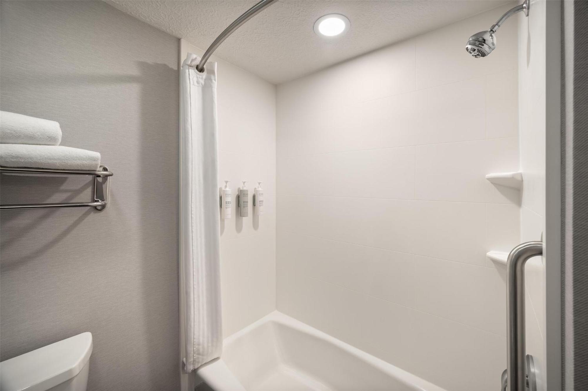 Queen Suite with Two Queen Beds - Hearing Access/Non-Smoking
