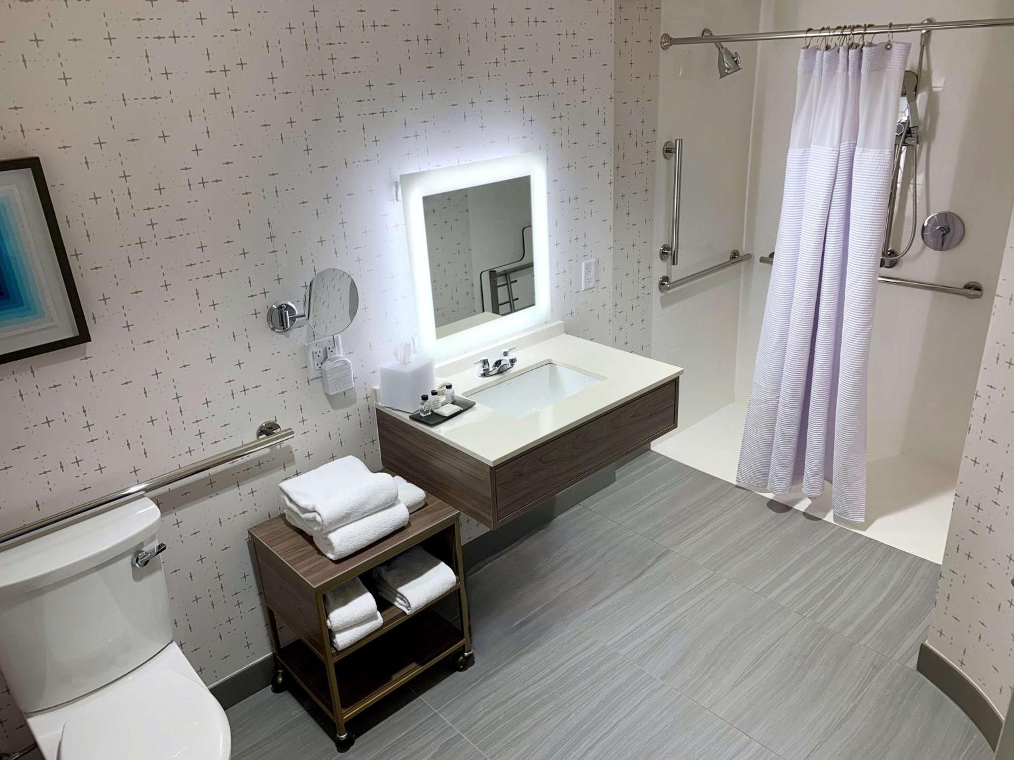 Deluxe Queen Room Mobility Accessible or Roll Shower